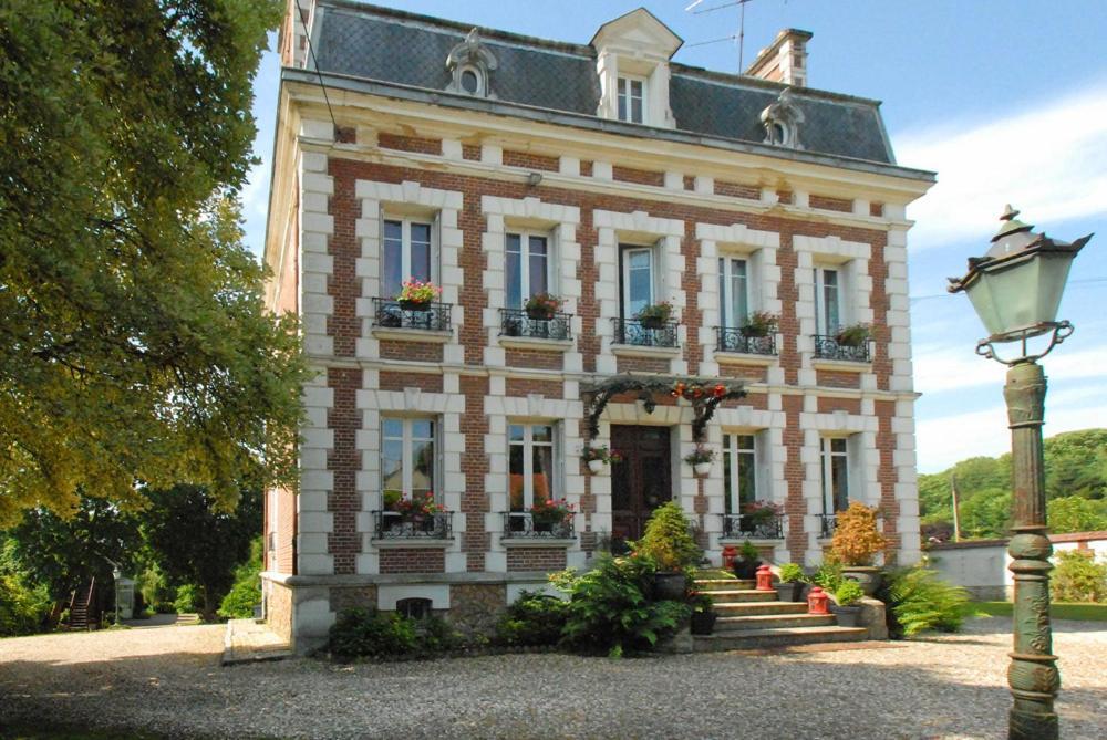 Le Domaine Des Pres Du Hom Bed and Breakfast Bézu-Saint-Éloi Buitenkant foto